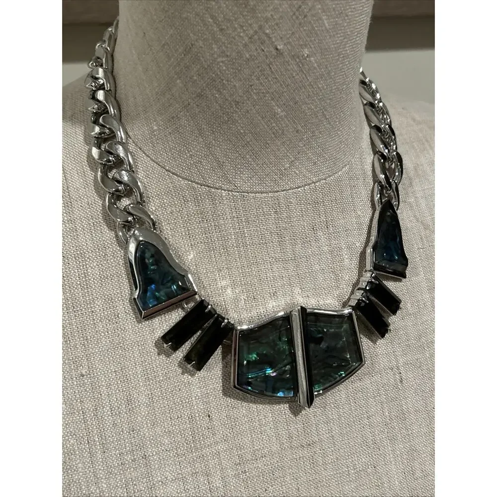 VINCE CAMUTO Green Stone Thick Link Silver Tone Statement Necklace 17.5”